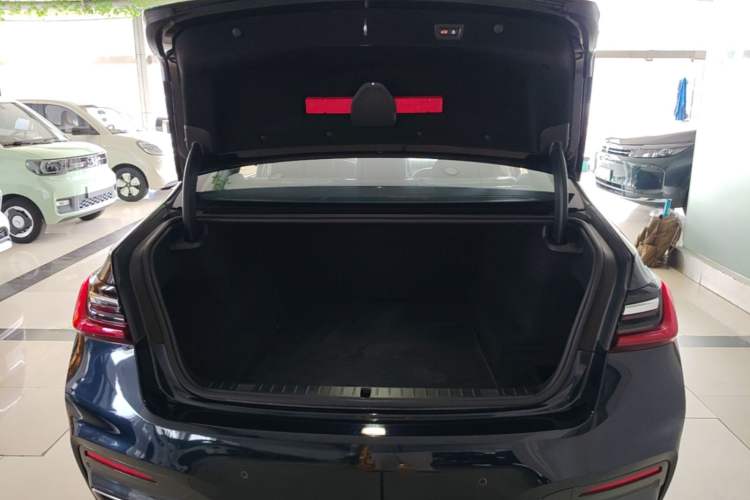 Used BMW 7 Series 2021 730Li M Sport Package Trunk