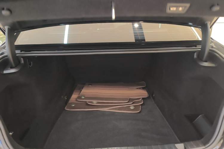 Used BMW 7 Series 2021 730Li Luxury Package Trunk