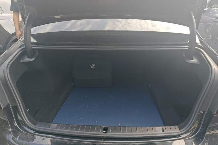 Used BMW 7 Series 2021 740Li Leading Edition Luxury Package Trunk