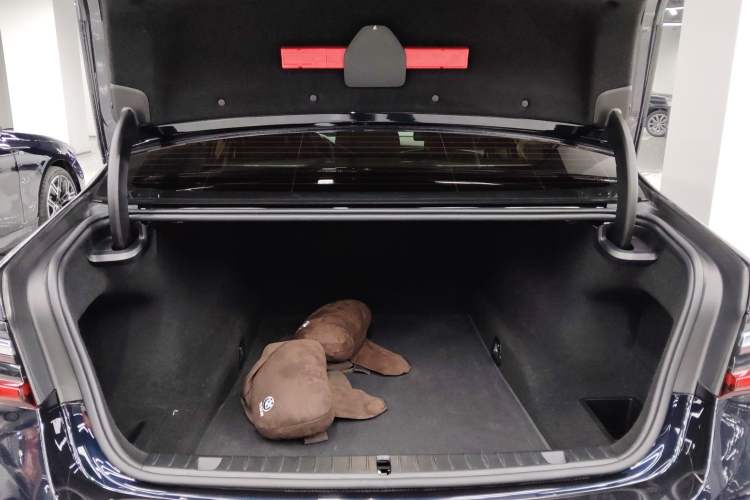 Used BMW 7 Series 2021 730Li M Sport Package Trunk
