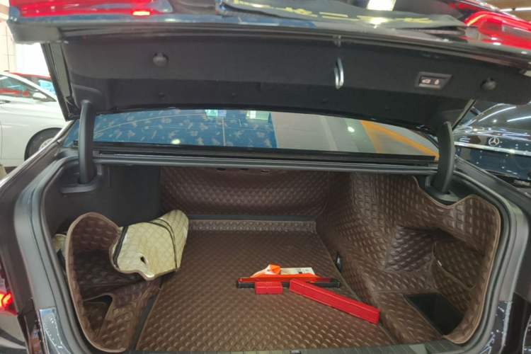 Used BMW 7 Series 2021 730Li Luxury Package Trunk