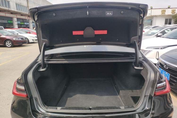 Used BMW 7 Series 2021 730Li M Sport Package Trunk