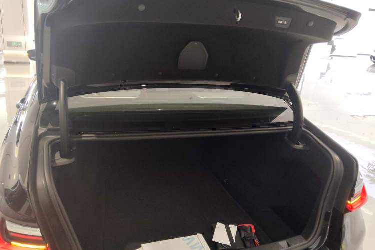 Used BMW 7 Series 2021 730Li M Sport Package Trunk