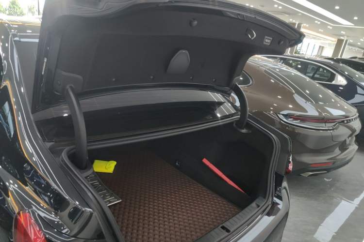 Used BMW 7 Series 2021 740Li Leading Edition Luxury Package Trunk
