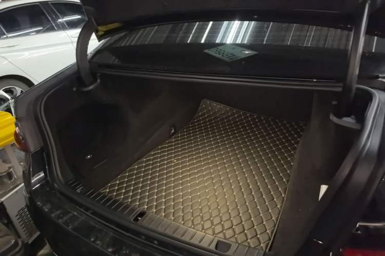 Used BMW 7 Series 2021 730Li M Sport Package Trunk