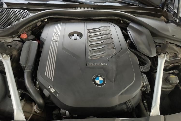 Used BMW 7 Series  Engine Bay