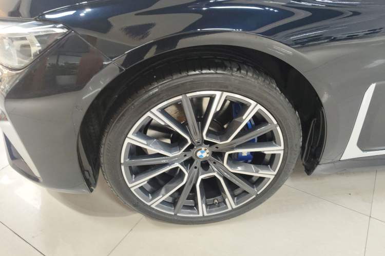 Used BMW 7 Series 2021 740Li Leading Model M Sport Package Left Front Wheel Hub
