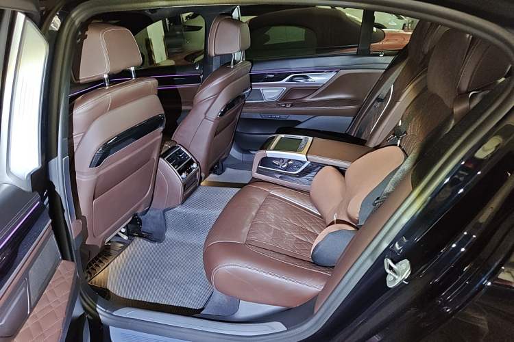 Used BMW 7 Series 2021 740Li Leading Model M Sport Package Left Rear Seat