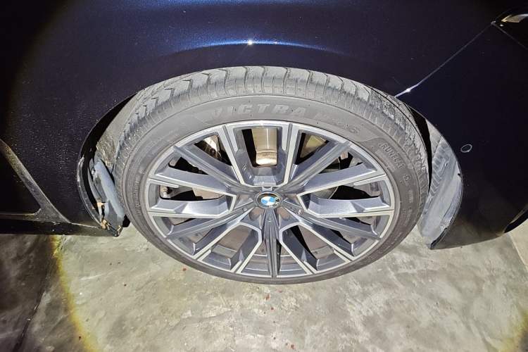 Used BMW 7 Series 2021 740Li Leading Model M Sport Package Right Front Wheel Hub