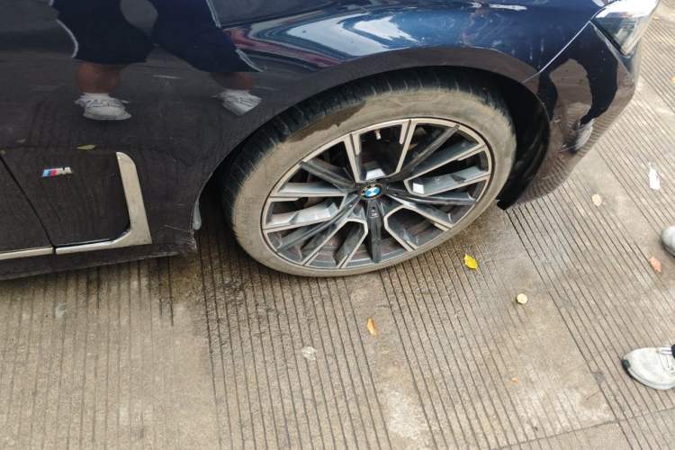 Used BMW 7 Series 2021 740Li Leading Model M Sport Package Right Front Wheel Hub