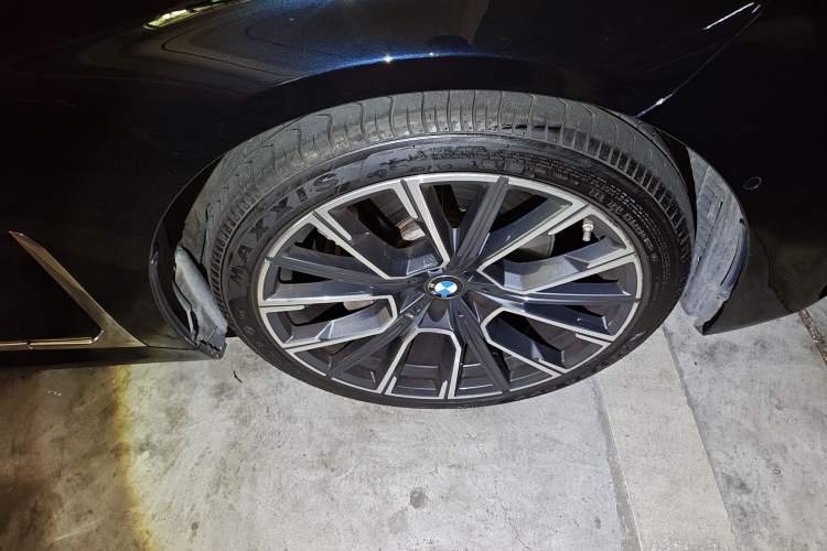 Used BMW 7 Series 2021 740Li Leading Model M Sport Package Right Front Wheel Hub