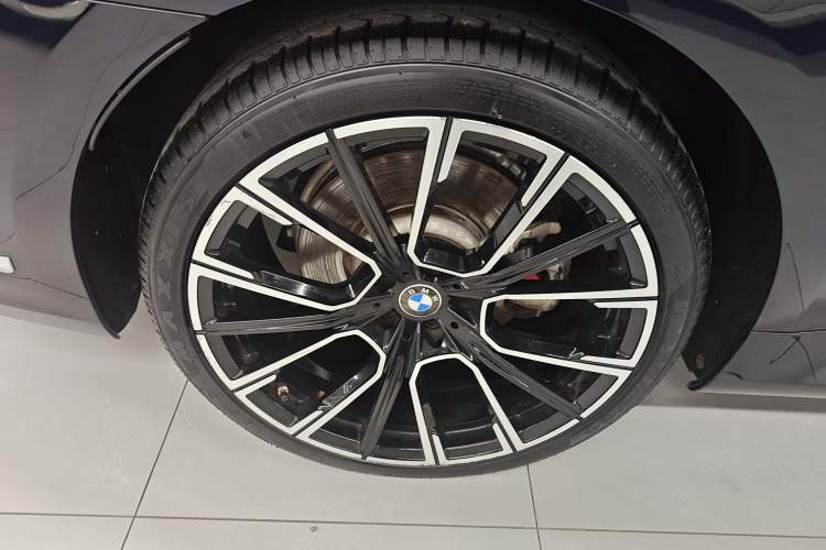 Used BMW 7 Series 2021 730Li M Sport Package Right Rear Wheel Hub