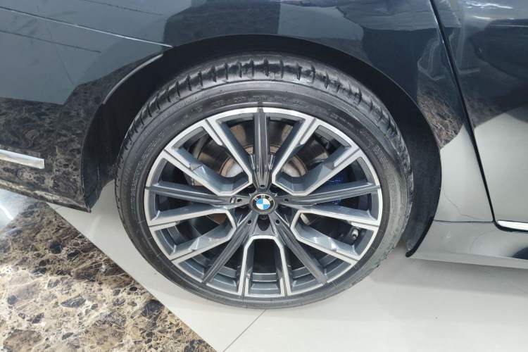 Used BMW 7 Series 2021 740Li Leading Model M Sport Package Right Rear Wheel Hub