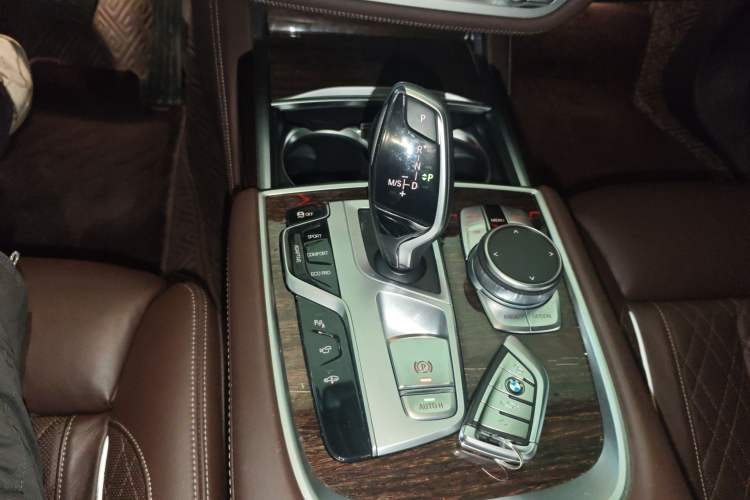 Used BMW 7 Series 2021 740Li Luxury Edition with Premium Package Gear Lever