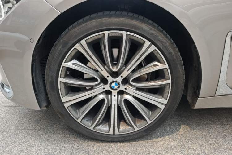 Used BMW 7 Series 2021 740Li Leading Edition Luxury Package Left Front Wheel Hub