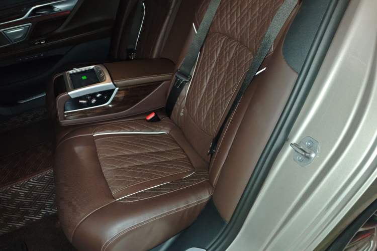 Used BMW 7 Series 2021 740Li Luxury Edition with Premium Package Left Rear Seat