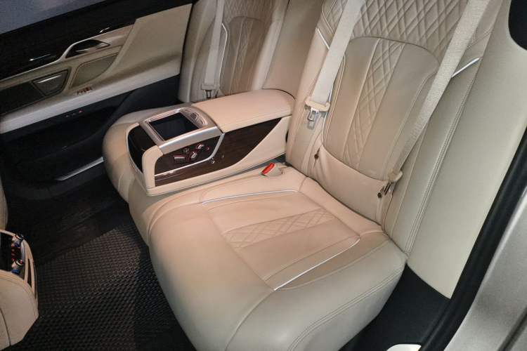 Used BMW 7 Series 2021 730Li Luxury Package Left Rear Seat