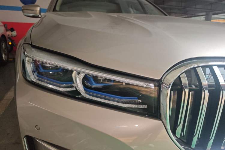 Used BMW 7 Series 2021 740Li Luxury Edition with Premium Package Right Front Headlight