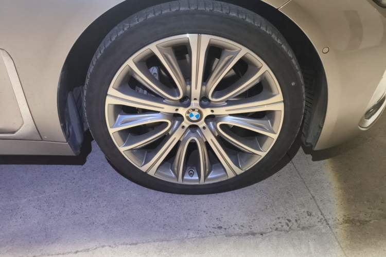 Used BMW 7 Series 2021 740Li Leading Edition Luxury Package Right Front Wheel Hub