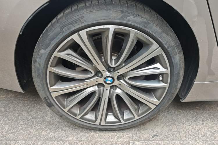 Used BMW 7 Series 2021 740Li Leading Edition Luxury Package Right Rear Wheel Hub