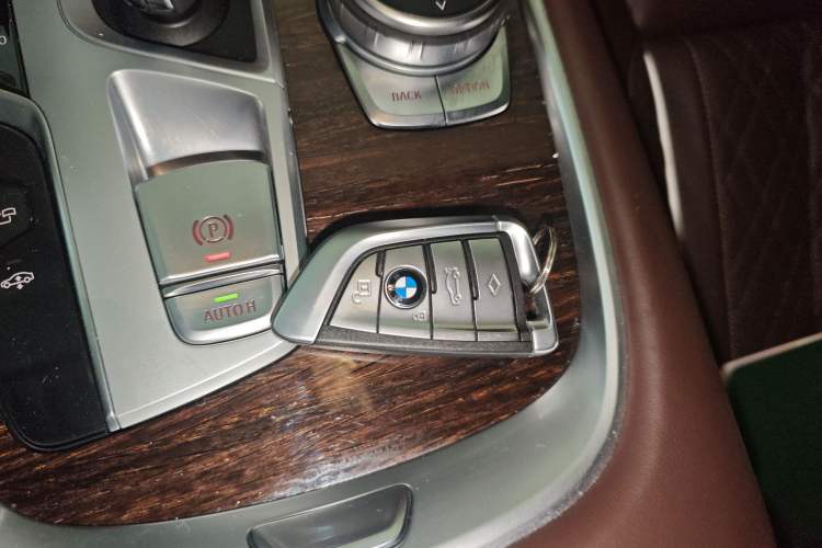 Used BMW 7 Series 2021 740Li Luxury Edition with Premium Package Vehicle Key