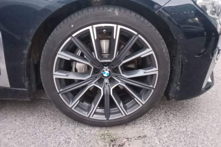 Used BMW 7 Series 2021 740Li Leading Model M Sport Package Right Front Wheel Hub