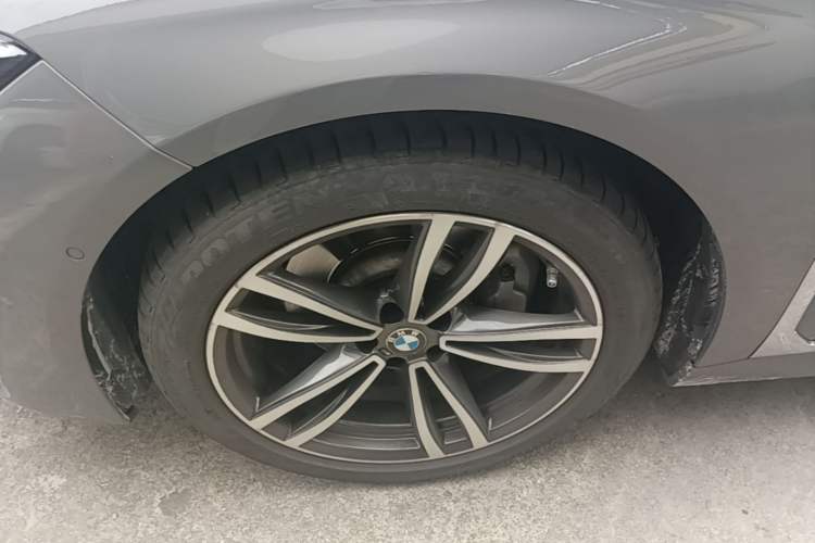Used BMW 7 Series 2021 730Li M Sport Package Left Front Wheel Hub
