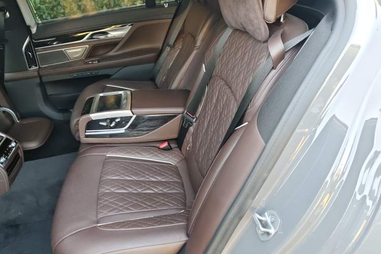 Used BMW 7 Series 2021 740Li Luxury Edition M Sport Package Left Rear Seat