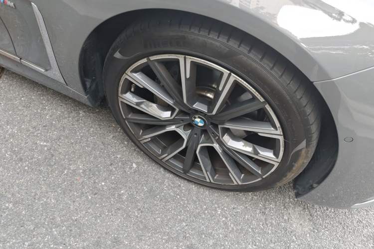Used BMW 7 Series 2021 740Li Luxury Edition M Sport Package Right Front Wheel Hub