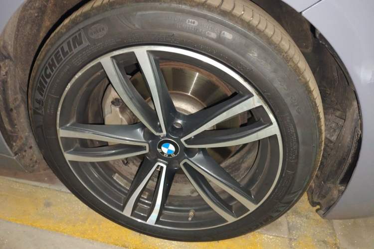 Used BMW 7 Series 2021 730Li M Sport Package Right Front Wheel Hub