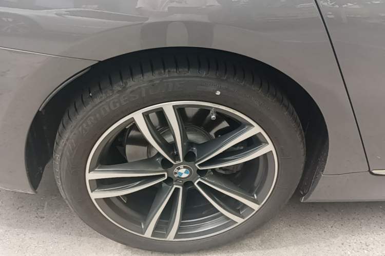Used BMW 7 Series 2021 730Li M Sport Package Right Rear Wheel Hub