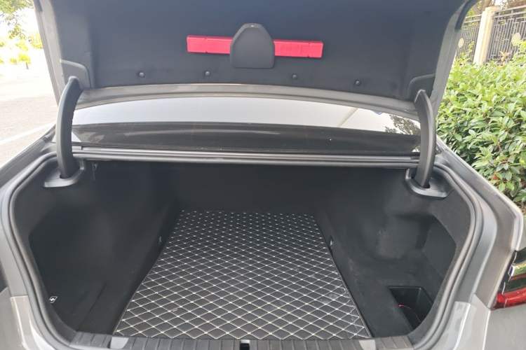 Used BMW 7 Series 2021 740Li Luxury Edition M Sport Package Trunk