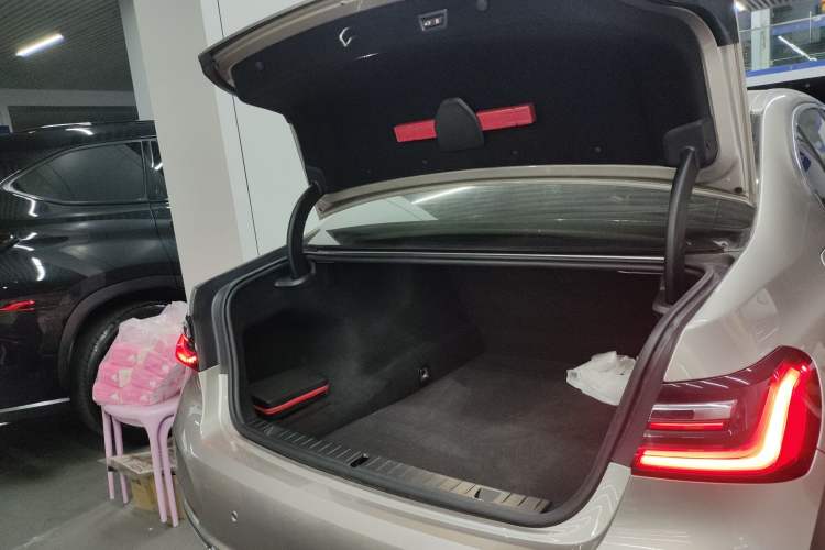 Used BMW 7 Series 2021 740Li Leading Edition Luxury Package Trunk