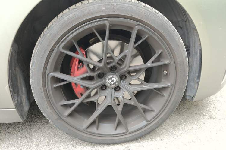 Used BMW 7 Series 2021 740Li xDrive Executive M Sport Package Right Front Wheel Hub