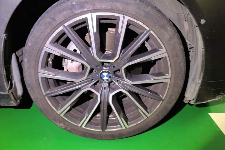 Used BMW 7 Series 2021 740Li Leading Model M Sport Package Right Front Wheel Hub