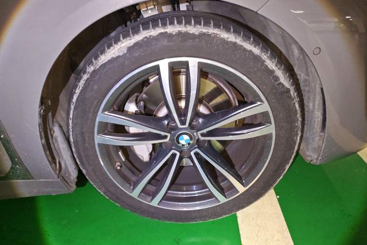 Used BMW 7 Series 2021 730Li M Sport Package Right Front Wheel Hub