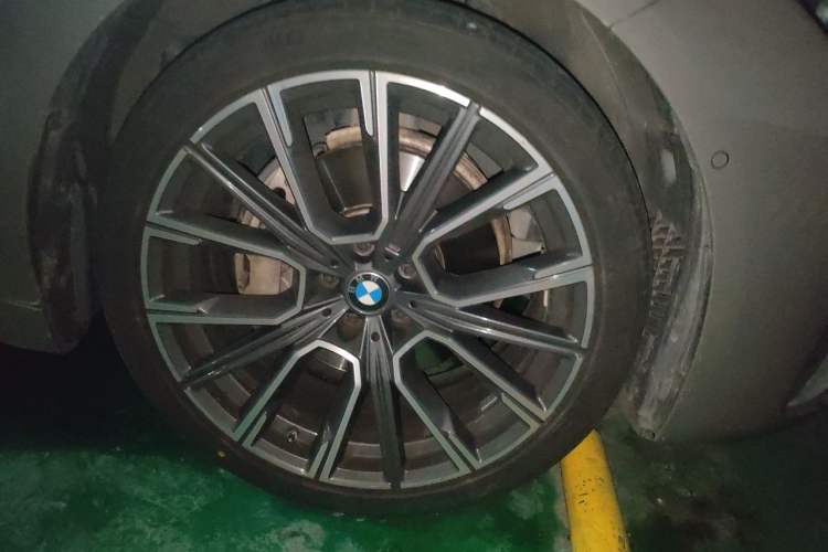 Used BMW 7 Series 2021 740Li xDrive Executive M Sport Package Right Front Wheel Hub