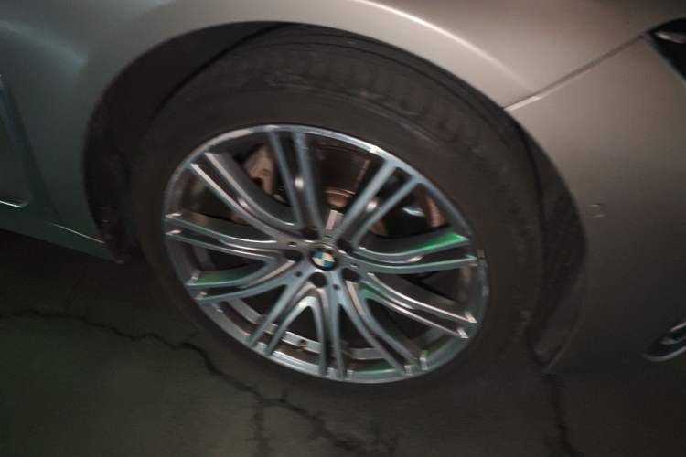 Used BMW 7 Series 2021 740Li xDrive Executive Luxury Package Right Front Wheel Hub