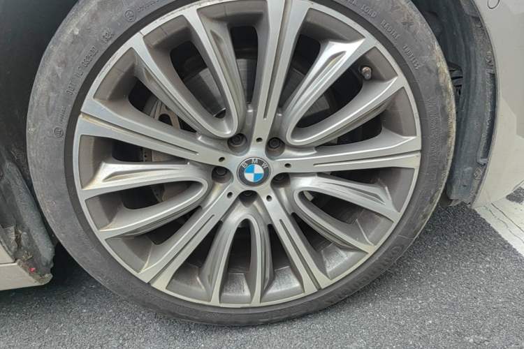 Used BMW 7 Series 2021 740Li Leading Edition Luxury Package Right Front Wheel Hub