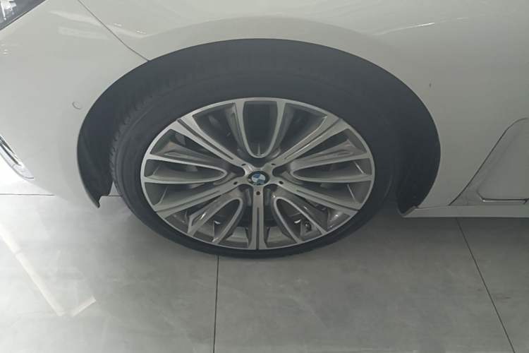 Used BMW 7 Series 2021 740Li Leading Edition Luxury Package Left Front Wheel Hub