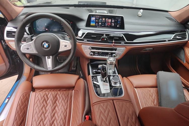 Used BMW 7 Series 2022 740Li xDrive Executive M Sport Package Center Console