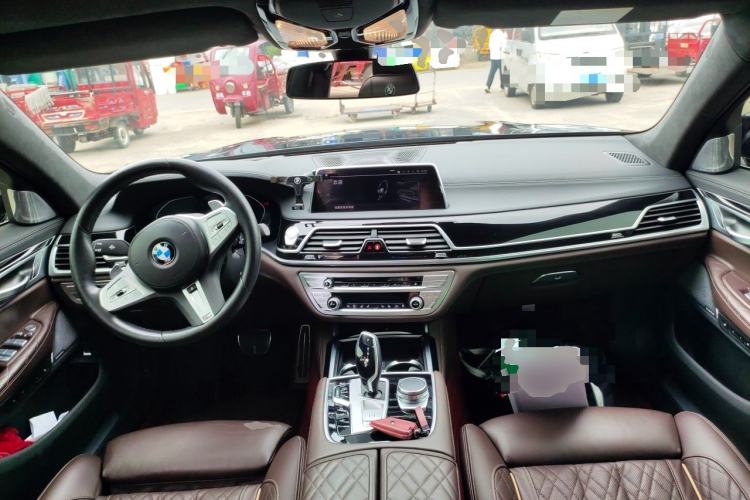 Used BMW 7 Series 2022 740Li xDrive Executive M Sport Package Center Console