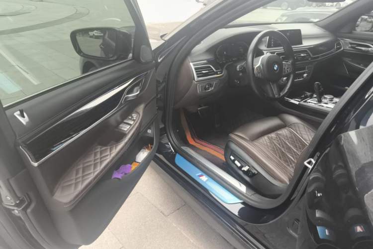Used BMW 7 Series 2022 740Li Luxury Edition M Sport Package Driver Seat