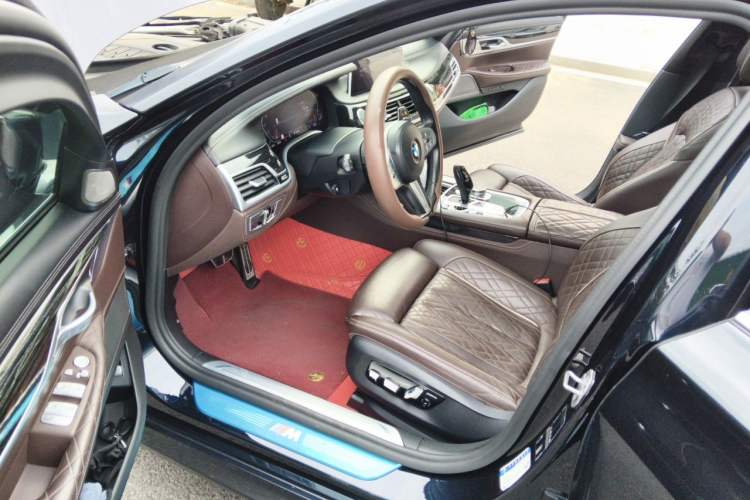 Used BMW 7 Series 2022 740Li Luxury Edition M Sport Package Driver Seat