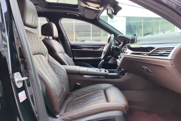 Used BMW 7 Series 2022 740Li xDrive Executive M Sport Package Interior 10