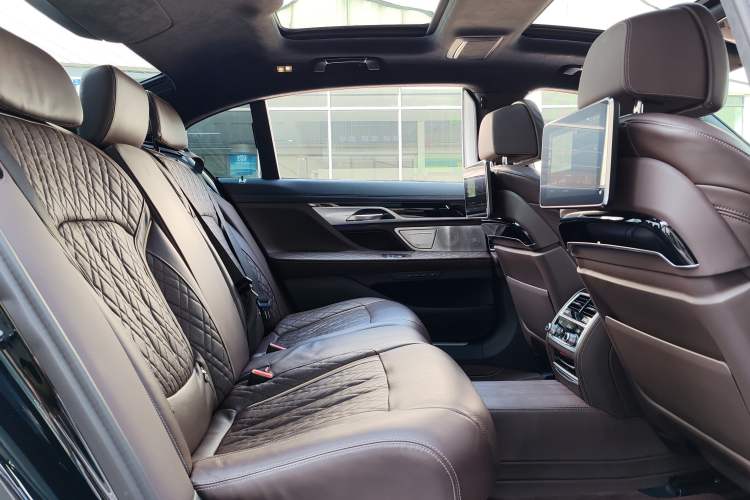 Used BMW 7 Series 2022 740Li xDrive Executive M Sport Package Interior 11