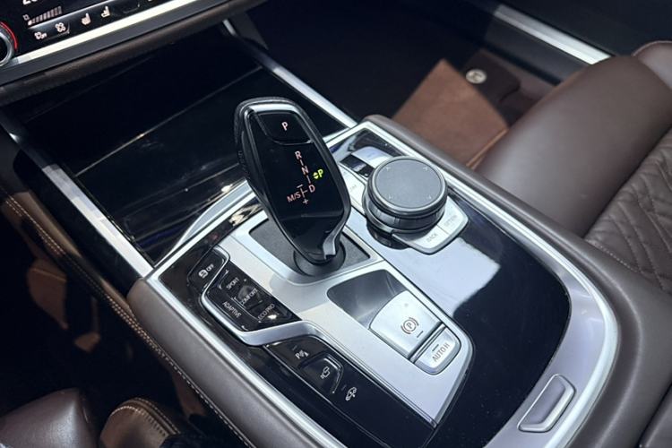 Used BMW 7 Series 2022 740Li xDrive Executive Luxury Package Interior 4