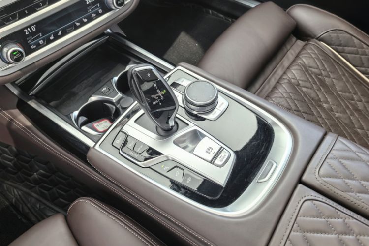Used BMW 7 Series 2022 740Li xDrive Executive Luxury Package Interior 5