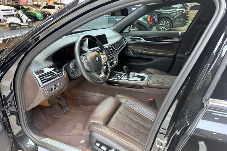 Used BMW 7 Series 2022 740Li xDrive Executive Luxury Package Interior 5