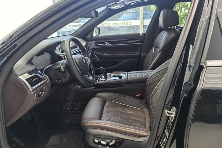 Used BMW 7 Series 2022 740Li xDrive Executive Luxury Package Interior 6